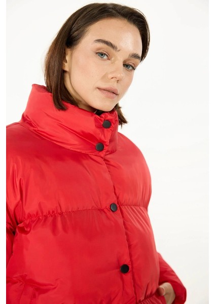 İçi Astarlı Su ve Rüzgar Geçirmez Cepli Dik Yaka Kadın Mont fırsatları