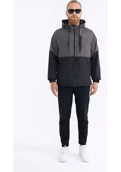 İçi Astarlı Su ve Rüzgar Geçirmez Cepli Erkek Yağmurluk fırsatları