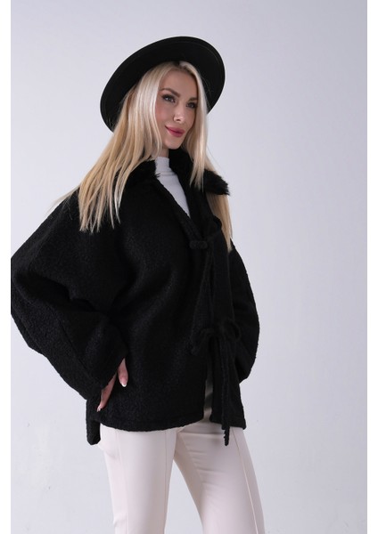 Siyah Önü Bağlama Detaylı Yakası Kürklü Panço 47122475.01 fırsatları