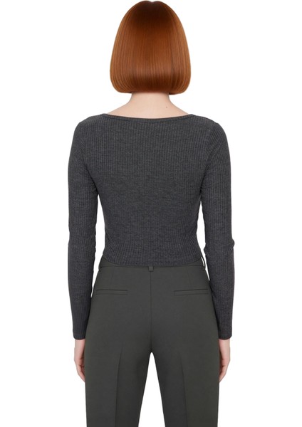 Kadın Fitted Kare Yaka Yarım Pat Düğmeli Uzun Kollu Crop Örme Bluz Kış Sezonu Için Modern ve Şık fırsatları