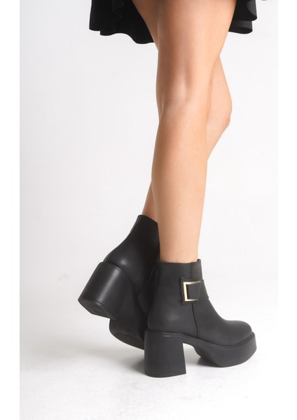 Aksesuar Detaylı Kalın Taban ve Topuklu Kadın Bot 914310-Z modelleri