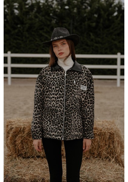 Kadın Leopar Desenli Yakası Deri Detaylı Denim Oversize Ceket modelleri