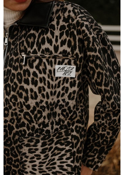 Kadın Leopar Desenli Yakası Deri Detaylı Denim Oversize Ceket fırsatları