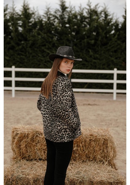 Kadın Leopar Desenli Yakası Deri Detaylı Denim Oversize Ceket indirimleri