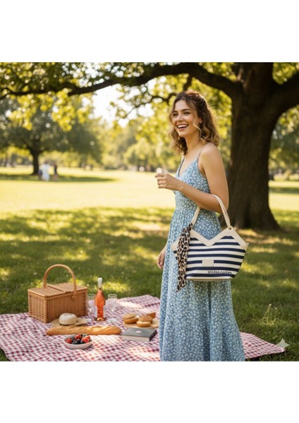 Çizgili Fularlı Kadın Hasır Kol Çanta fiyatları