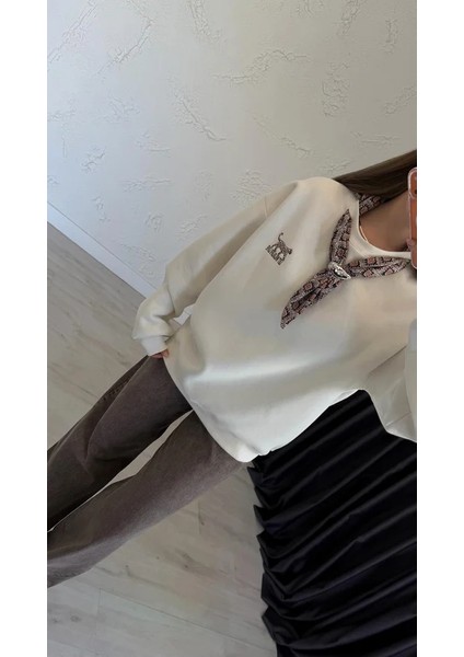 Nakış ve Fular Detaylı Sweat fırsatları