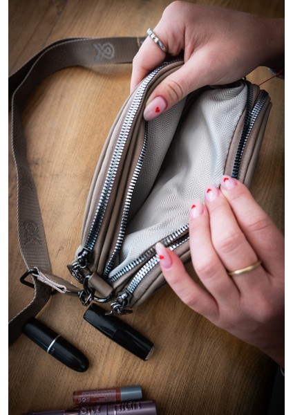 Astarlı Askılı Kapitone 4 Bölmeli Kadın El ve Omuz Çantası 111002 fırsatları