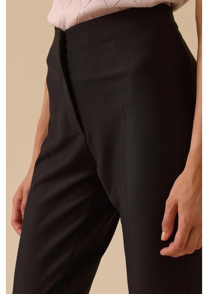 Kadın Yüksek Bel Paça Yırtmaçlı Tam Boy Pantolon - Siyah indirimleri