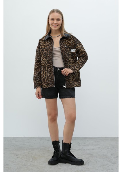 Kadın Leopar Desenli Yakası Deri Detaylı Denim Oversize Ceket fiyatları