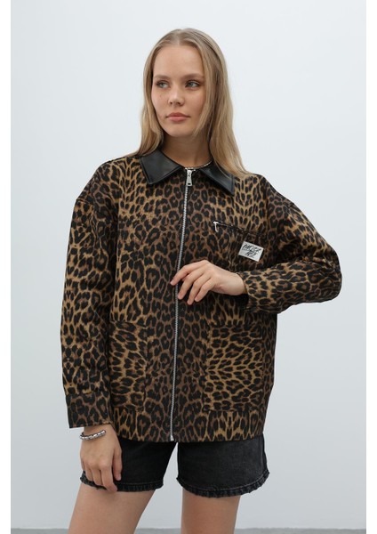 Kadın Leopar Desenli Yakası Deri Detaylı Denim Oversize Ceket modelleri