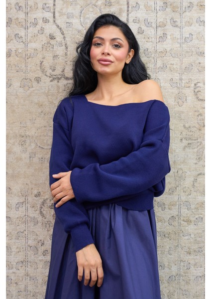 Lacivert Kayık Yaka Oversize Triko Kazak fırsatları