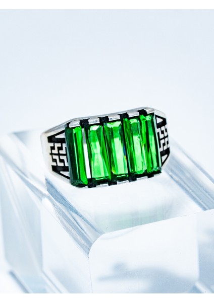 Zarif ve Gösterişli 5 Sıra Yeşil Baget Taşlı 925 Ayar Gümüş Erkek Yüzük