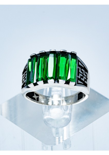 Zarif ve Gösterişli 5 Sıra Yeşil Baget Taşlı 925 Ayar Gümüş Erkek Yüzük fiyatları