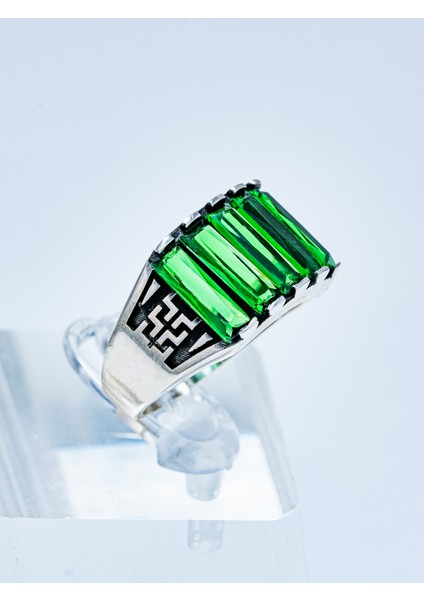 Zarif ve Gösterişli 5 Sıra Yeşil Baget Taşlı 925 Ayar Gümüş Erkek Yüzük fırsatları
