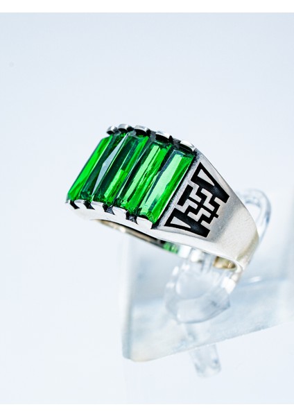 Zarif ve Gösterişli 5 Sıra Yeşil Baget Taşlı 925 Ayar Gümüş Erkek Yüzük indirimleri