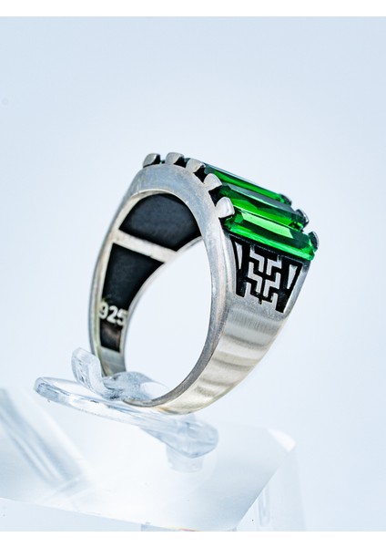 Zarif ve Gösterişli 5 Sıra Yeşil Baget Taşlı 925 Ayar Gümüş Erkek Yüzük