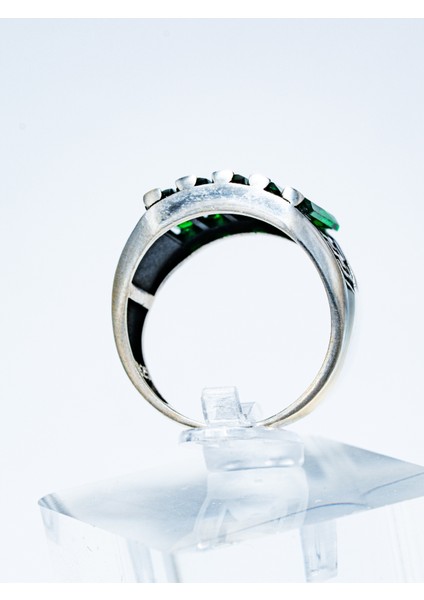 Zarif ve Gösterişli 5 Sıra Yeşil Baget Taşlı 925 Ayar Gümüş Erkek Yüzük
