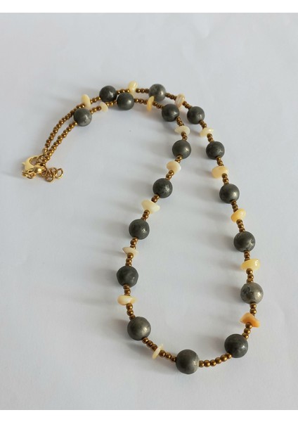 Doğal Taş Kolye ;pirit Taşı ,sedef Taşı ve Hematit Taşı ile Tasarlanmıştır. modelleri