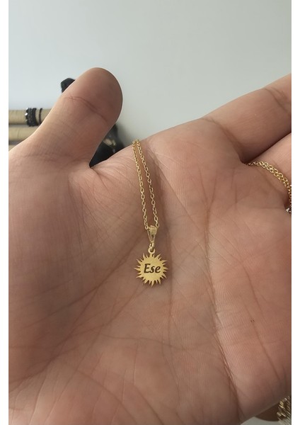 925 Ayar Gümüş 24 Ayar Altın Kaplama Isimli Güneş Figürlü Minimal Kolye