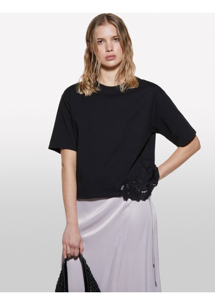 %100 Pamuk Nakış Detaylı Bisiklet Yaka Regular Fit T-Shirt Kadın Siyah T-Shirt - 325P3F1QL107M fırsatları