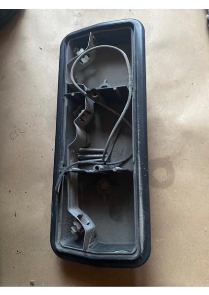 Ford P100 Arka Stop Lambası Kasası Azim Oto Marka Eski Üretim