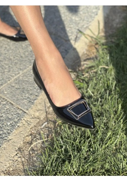 Aura Büyük Numara Kadın Sivri Burun Kare Topuklu Ayakkabı modelleri