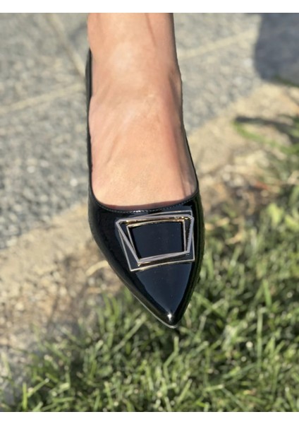 Aura Büyük Numara Kadın Sivri Burun Kare Topuklu Ayakkabı fırsatları