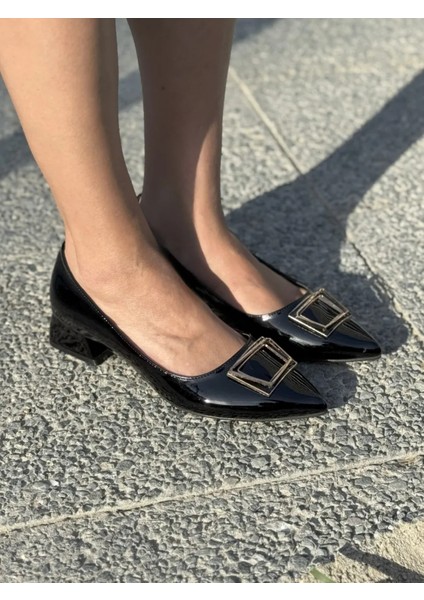 Aura Büyük Numara Kadın Sivri Burun Kare Topuklu Ayakkabı