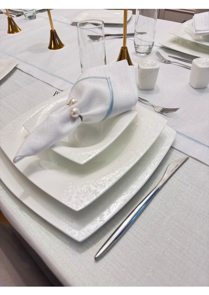 Çeyizlik Piko Sarma Mavi Detaylı Dertsiz Masa Örtüsü Simli Beyaz modelleri