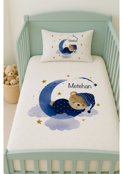%100 Pamuk Isme Özel Isimli 100X150 cm Pike Seti Ayda Uyuyan Pijamalı Ayıcık