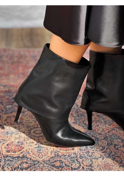 Aveny Ince Topuk Sivri Burun Katlama Detaylı Siyah Kadın Bot fiyatları