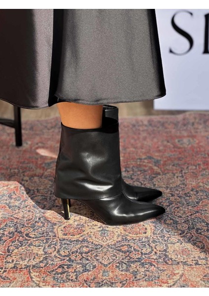 Aveny Ince Topuk Sivri Burun Katlama Detaylı Siyah Kadın Bot