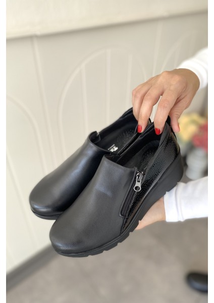 Hakiki Deri Siyah Dolgu Topuk Garnili Ortopedik Kadın Ayakkabı TMD202528