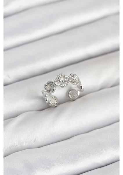 Pirinç Gümüş Renk Yonca Model Kadın Yüzük - Lisinya