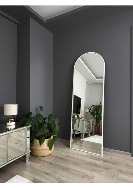 Beyaz Influencer Boy Aynası - 180X60 Ayarlanabilir Ayaklı Metal Çerçeveli 3 Renk Seçeneği