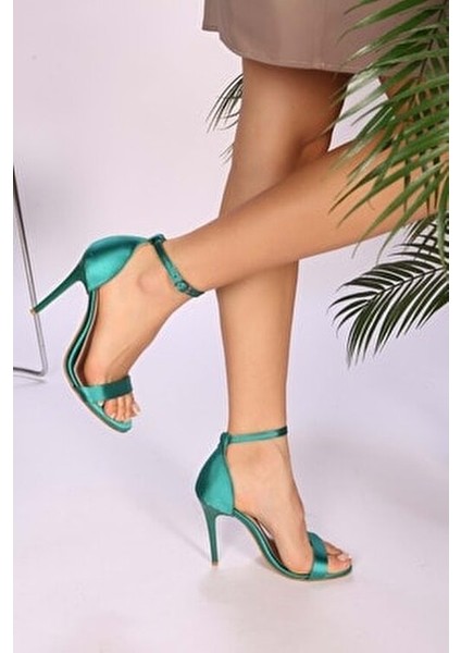 Kadın Zümrüt Yeşili Saten Stiletto Topuklu Ayakkabı Jurdan Tabanlı 10 cm