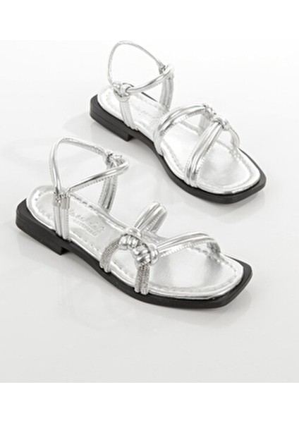 Artı Artı Kadın Gümüş Taşlı Sandalet Günlük Kullanım İçin Rahat Ve Şık Tasarım