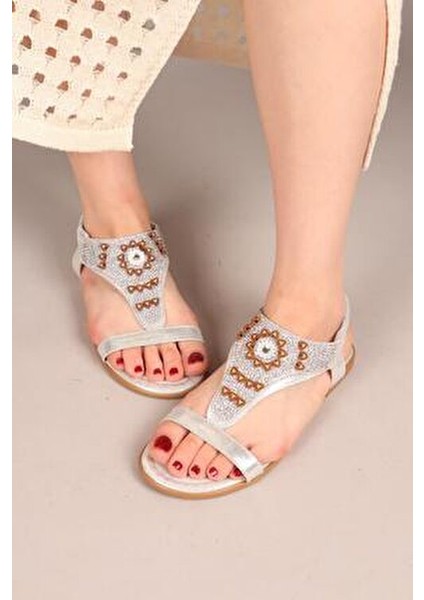 Carina Ortası Yuvarlak Taşlı Arkası Lastikli Sandalet Gümüş