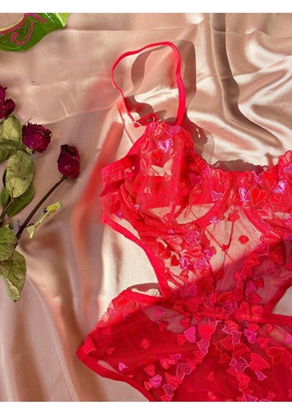 Romantik Tutku Kırmızı Kalp Işlemeli Transparan Dantel Bodysuit indirimleri