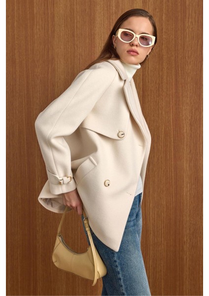 Pelerin ve Kol Patı Detaylı Kruvaze Kısa Kaban Ekru 3161 fırsatları