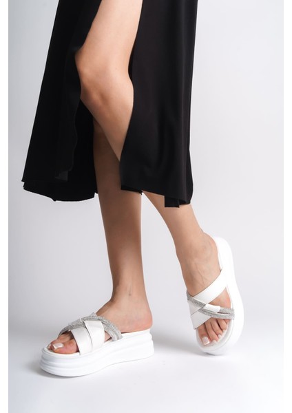 Ruby Düz Topuklu Taşlı Çapraz Şeritli Kalın ve Ortopedik Taban Kadın Terlik Cbt - Beyaz