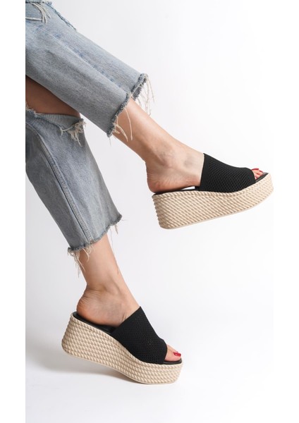 Marla Dolgu Topuklu Ortopedik Taban Hasır Görünümlü Triko Kadın Terlik Tkt - Siyah