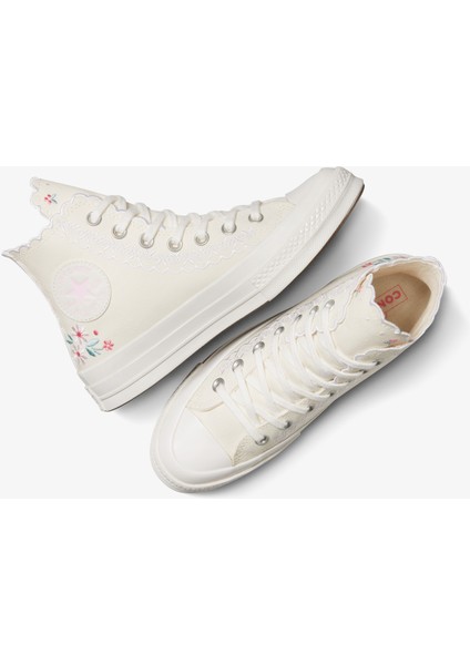 Chuck Taylor Embroidered Kadın Krem Sneaker indirimleri