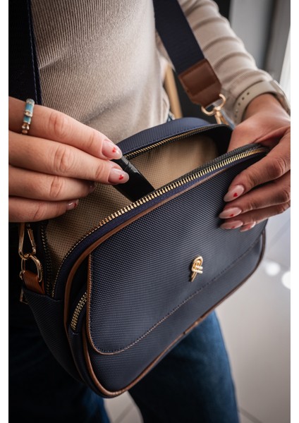 Astarlı Askılı 3 Bölmeli El ve Omuz Çantası 111003 fırsatları