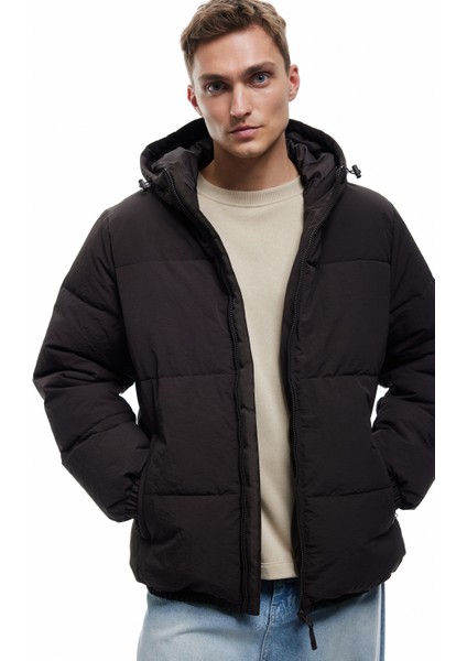 Uzun Kollu Cep Detaylı Fermuarlı Kapşonlu Kışlık Şişme Mont