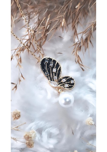 Siyah Mineli Incili Kelebek Çelik Kolye