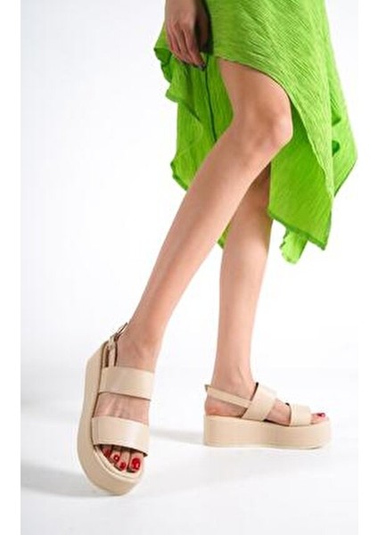 Kadın Suni Deri Dolgu Topuklu Sandalet 6 cm Yükseklik ve Kalın Bant Özelliği