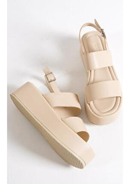 Kadın Suni Deri Dolgu Topuklu Sandalet 6 cm Yükseklik ve Kalın Bant Özelliği