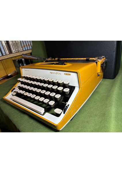 Remingto 2000 Sarı Renk Çantalı Daktilo - Sorunsuz Çalışır Durumda fırsatları