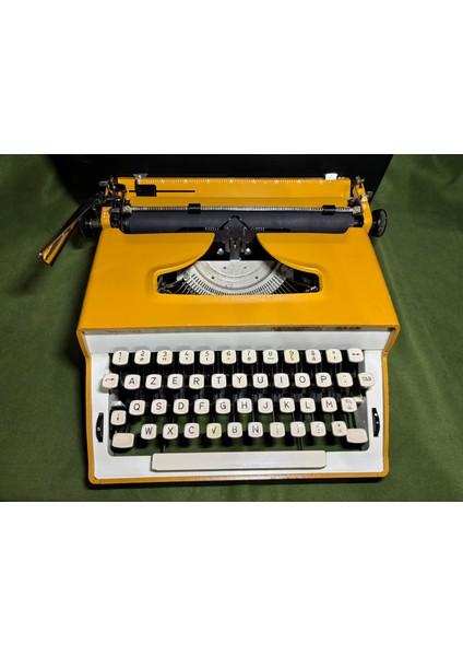 Remingto 2000 Sarı Renk Çantalı Daktilo - Sorunsuz Çalışır Durumda